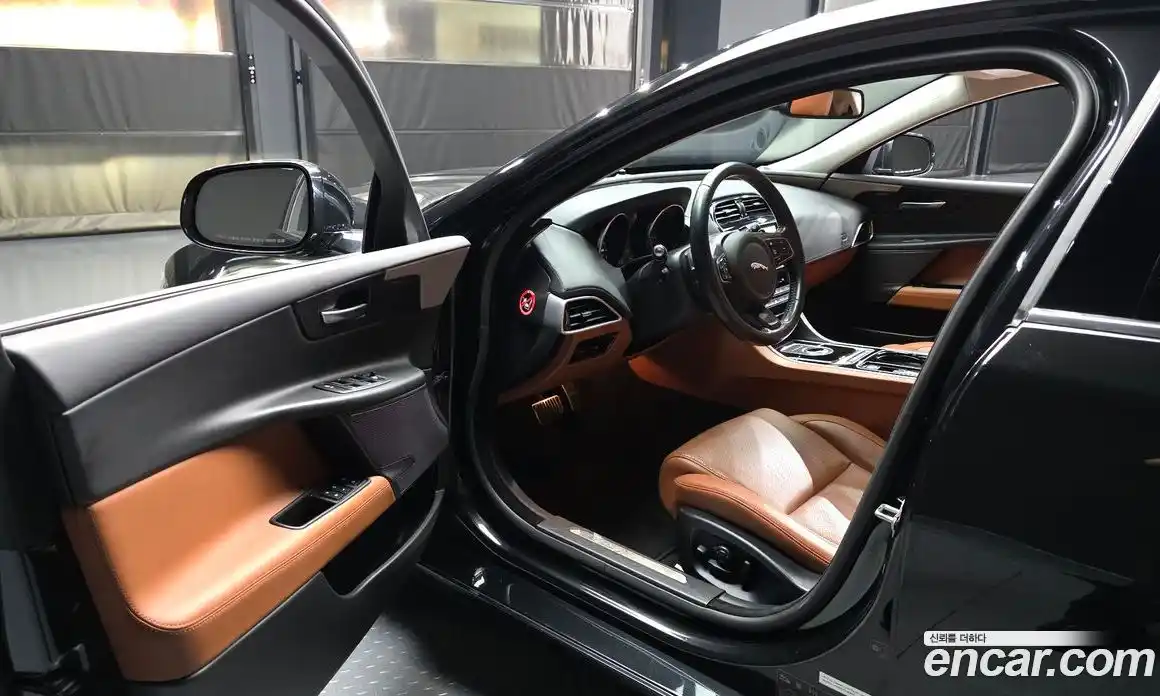 Jaguar XE 2017 2.0 гидро, фото 13