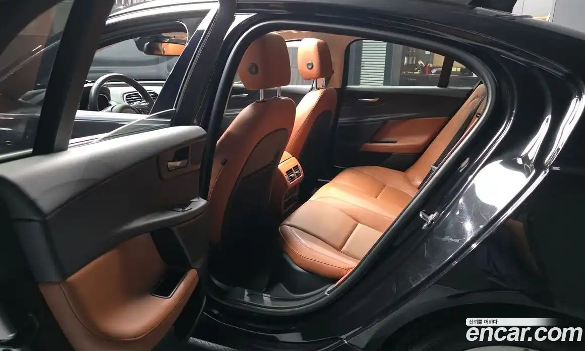 Jaguar XE 2017 2.0 гидро, фото 16