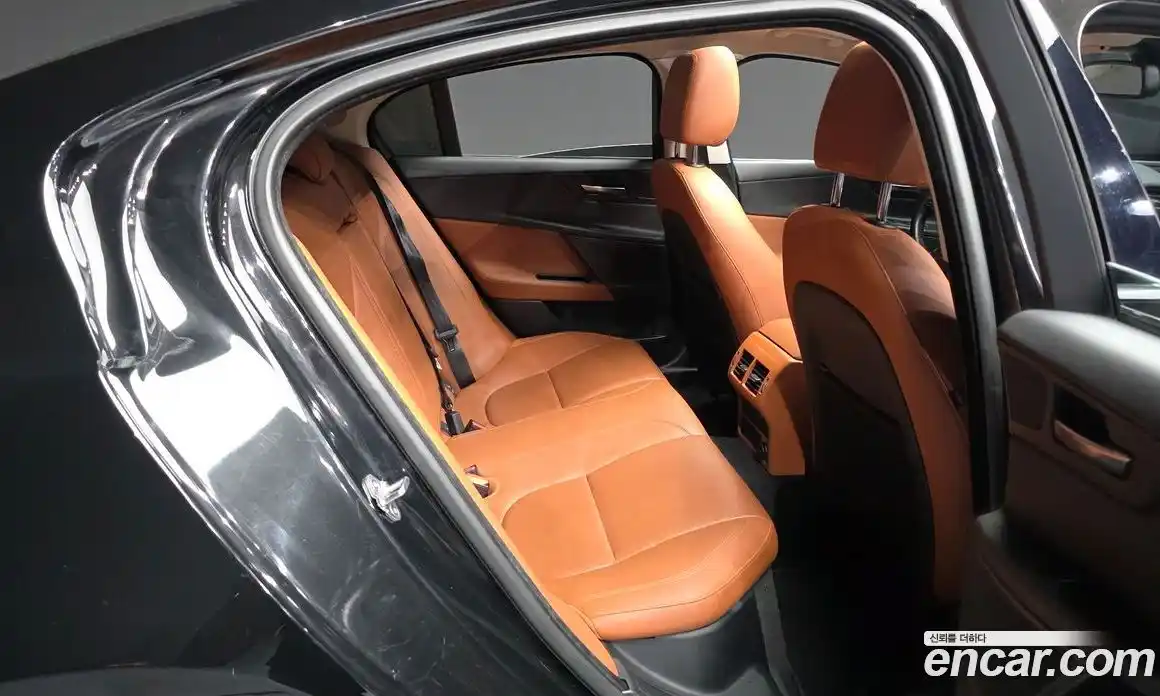 Jaguar XE 2017 2.0 гидро, фото 18