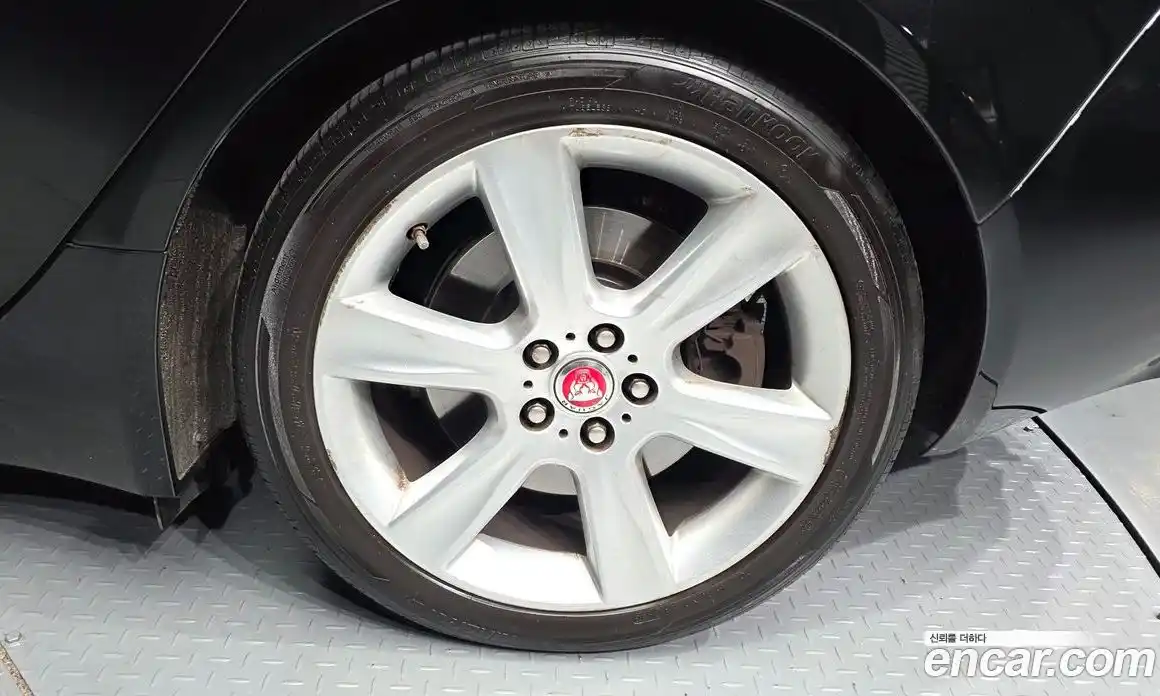 Jaguar XE 2017 2.0 гидро, фото 7