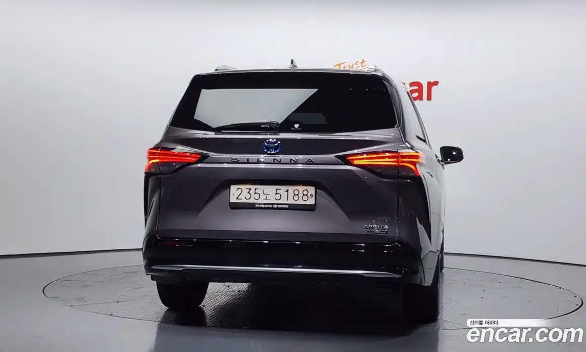 Toyota Sienna 2023 2.5 гидро, фото 4
