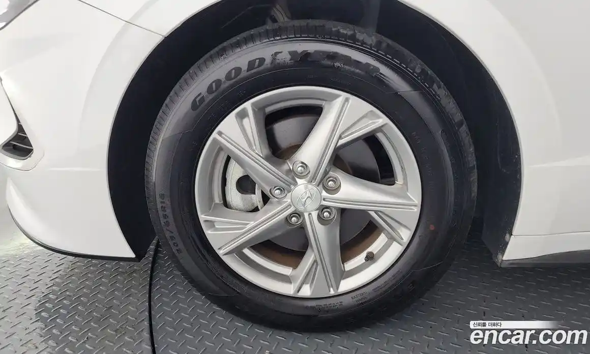 Hyundai Sonata 2019 2.0 автомат (гидро), фото 5
