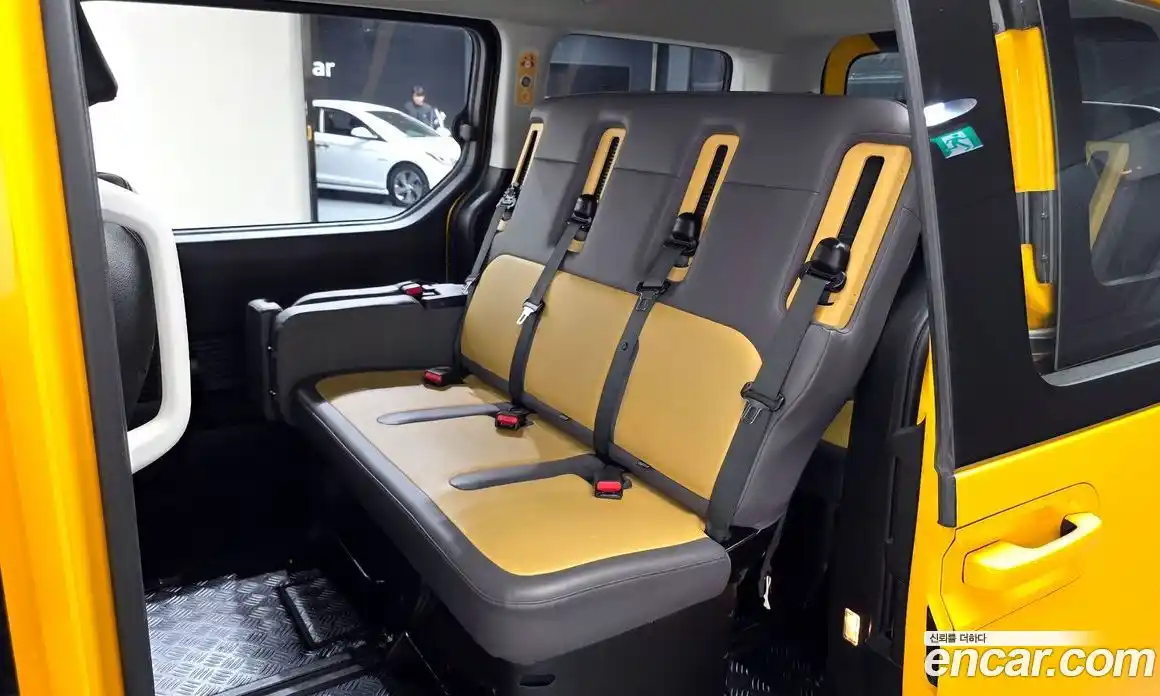 Hyundai Staria 2021 3.5 автомат (гидро), фото 16
