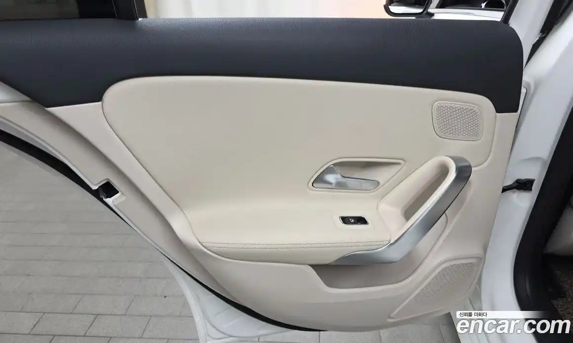 Mercedes-Benz A-Class 2021 2.0 гидро, фото 15
