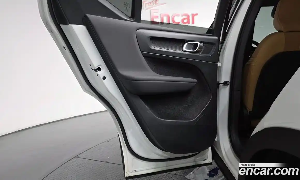 Volvo XC40 2021 2.0 автомат (гидро), фото 14