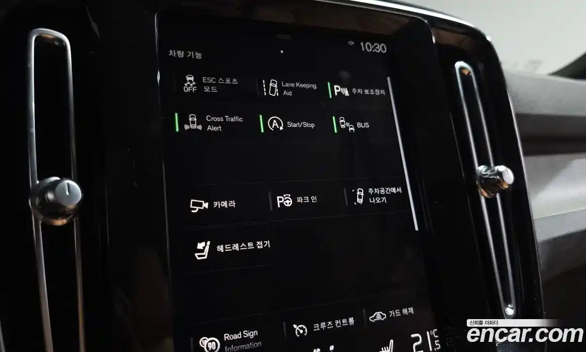 Volvo XC40 2021 2.0 автомат (гидро), фото 21