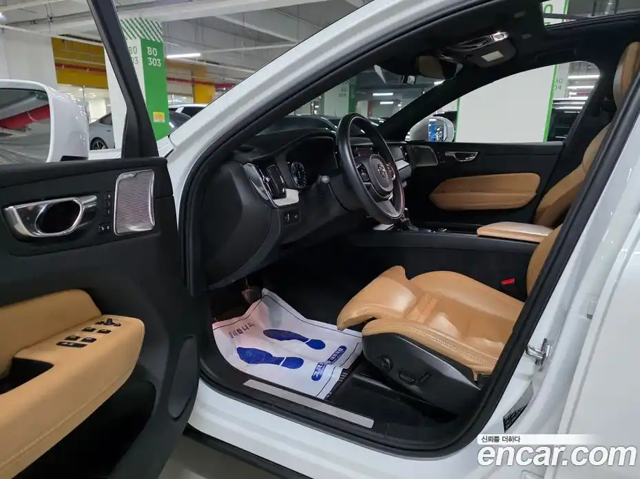 Volvo XC60 2020 2.0 автомат (гидро), фото 13