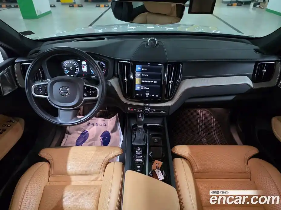 Volvo XC60 2020 2.0 автомат (гидро), фото 16