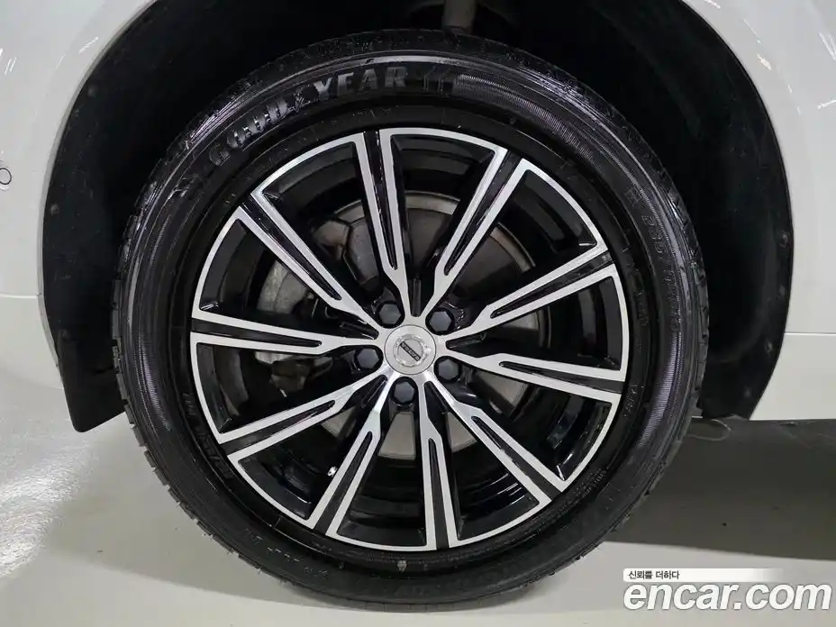 Volvo XC60 2020 2.0 автомат (гидро), фото 20