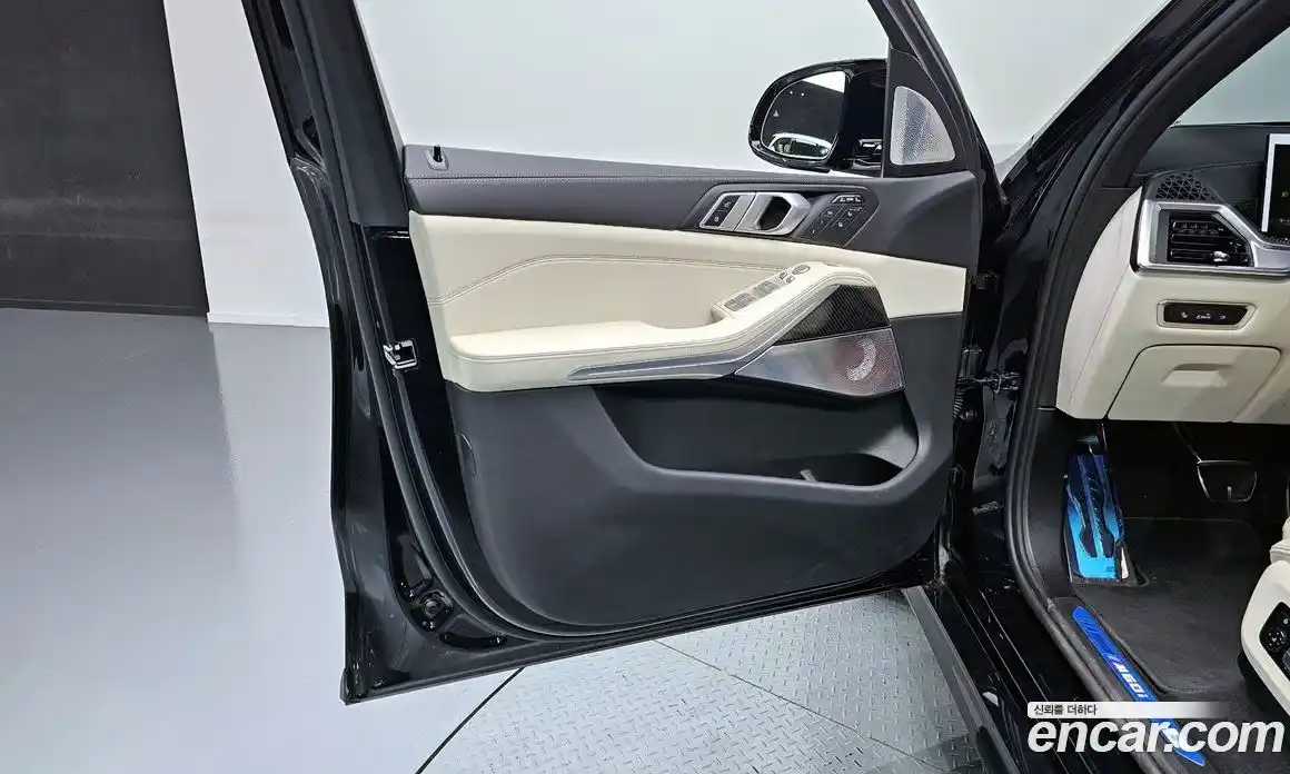 BMW X7 2025 4.4 автомат (гидро), фото 14