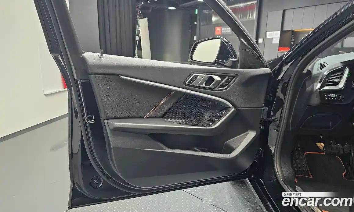 BMW 1 серия 2021 2.0 автомат (гидро), фото 13