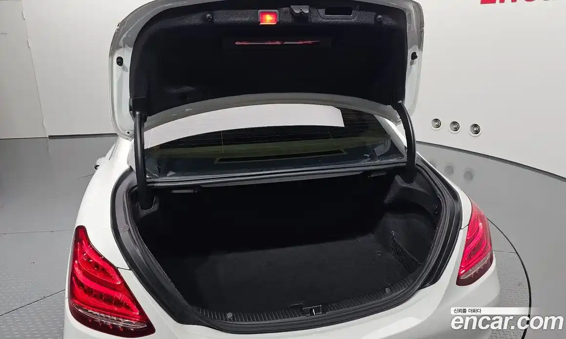 Mercedes-Benz C-Class 2017 2.1 гидро, фото 26 Mercedes-Benz C-Class 2017 2.1 гидро, фото 26