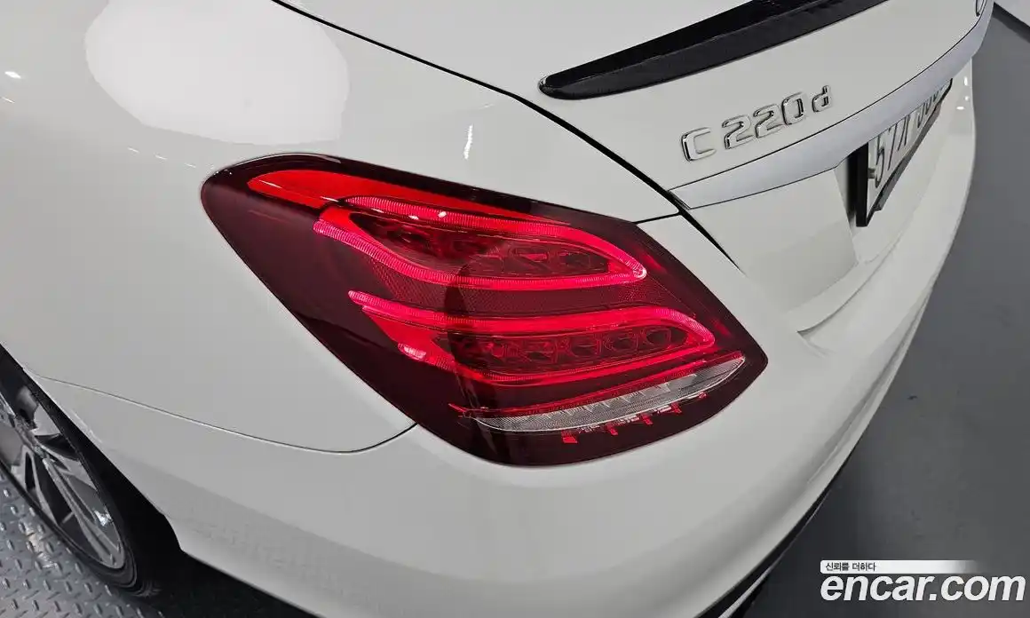 Mercedes-Benz C-Class 2017 2.1 гидро, фото 9 Mercedes-Benz C-Class 2017 2.1 гидро, фото 9