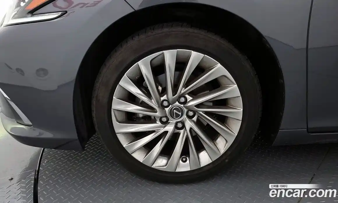 Lexus ES 2022 2.5 гидро, фото 5