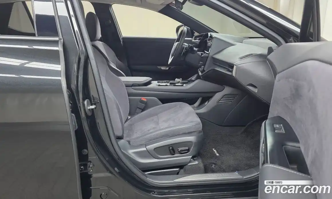 Lexus RZ 2023 0.2 гидро, фото 16
