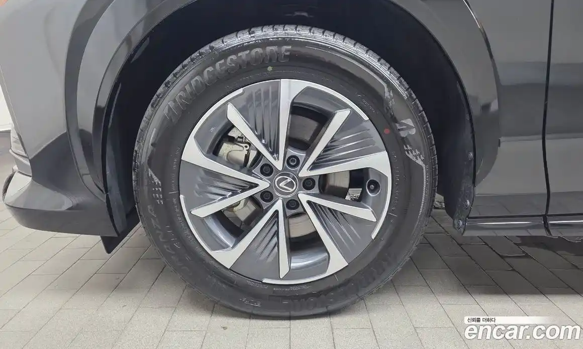 Lexus RZ 2023 0.2 гидро, фото 5