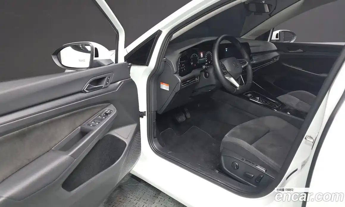 Volkswagen Golf 2024 2.0 автомат (гидро), фото 11
