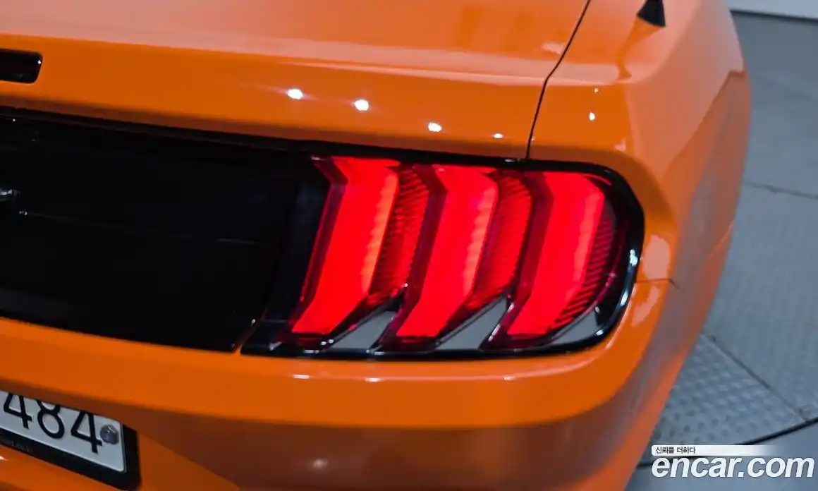 Ford Mustang 2020 2.3 автомат (гидро), фото 8