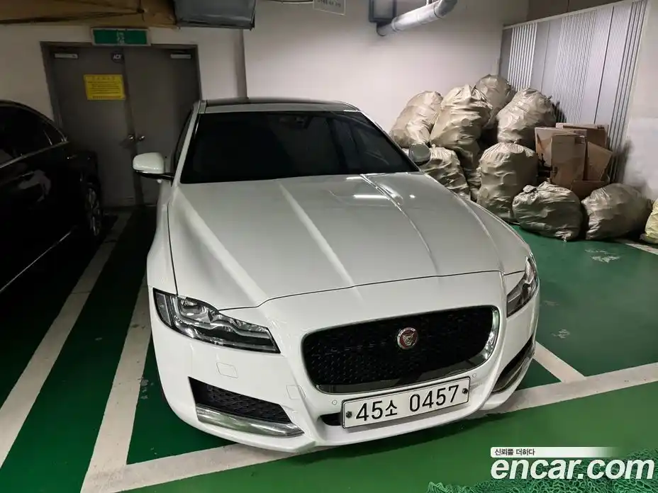 Jaguar XF 2016 2.0 гидро, фото 1