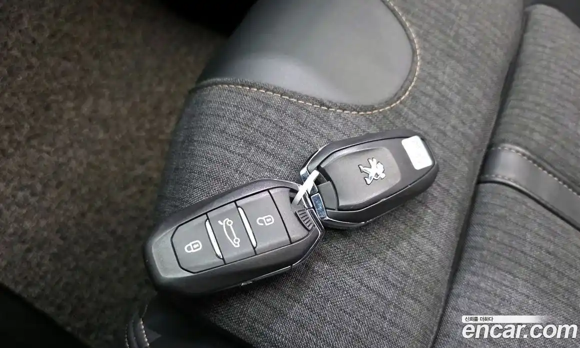 Peugeot 3008 2019 1.5 автомат (гидро), фото 32