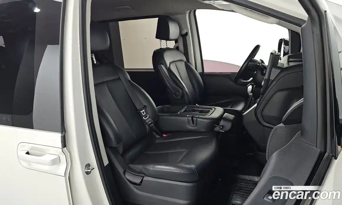 Hyundai Staria 2021 2.2 автомат (гидро), фото 11
