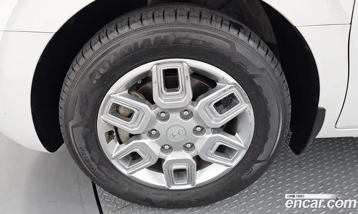 Hyundai Staria 2021 2.2 автомат (гидро), фото 5