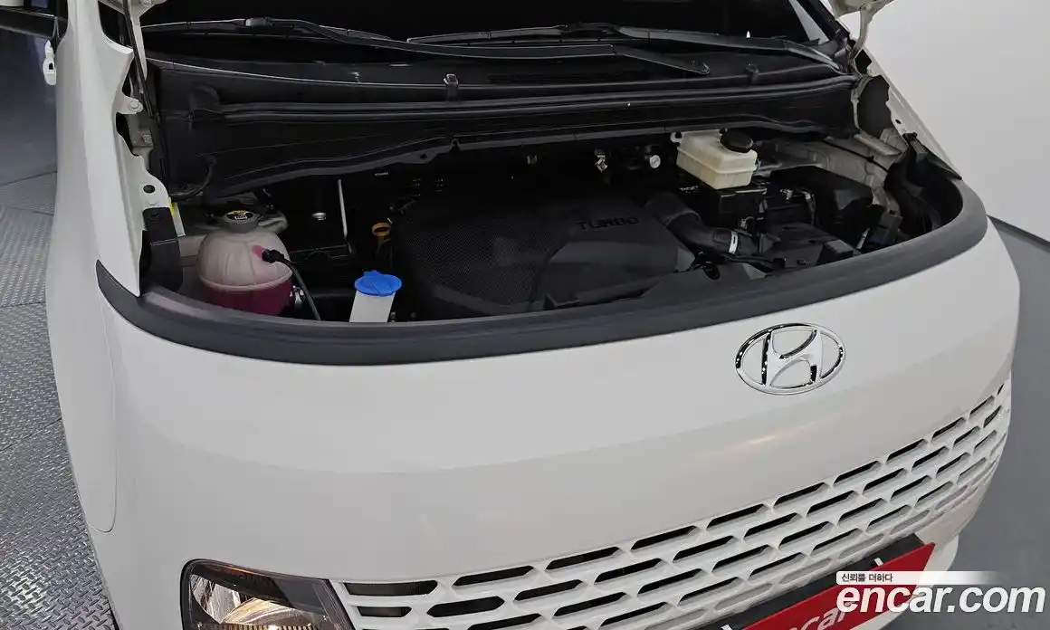 Hyundai Staria 2021 2.2 автомат (гидро), фото 6