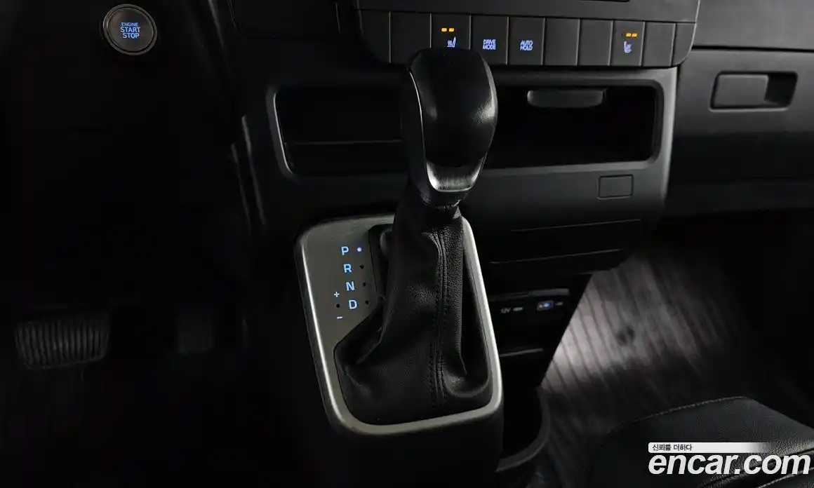Hyundai Staria 2021 2.2 автомат (гидро), фото 9