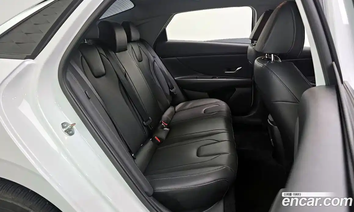 Hyundai Avante 2023 1.6 автомат (гидро), фото 11