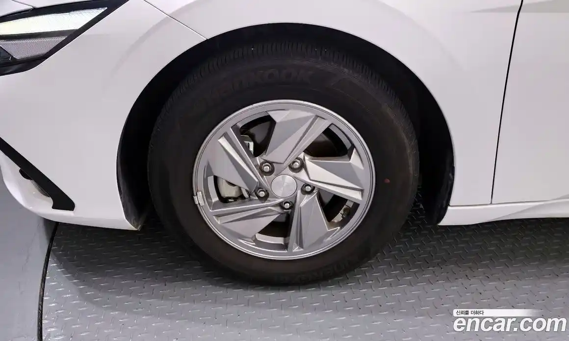 Hyundai Avante 2023 1.6 автомат (гидро), фото 5