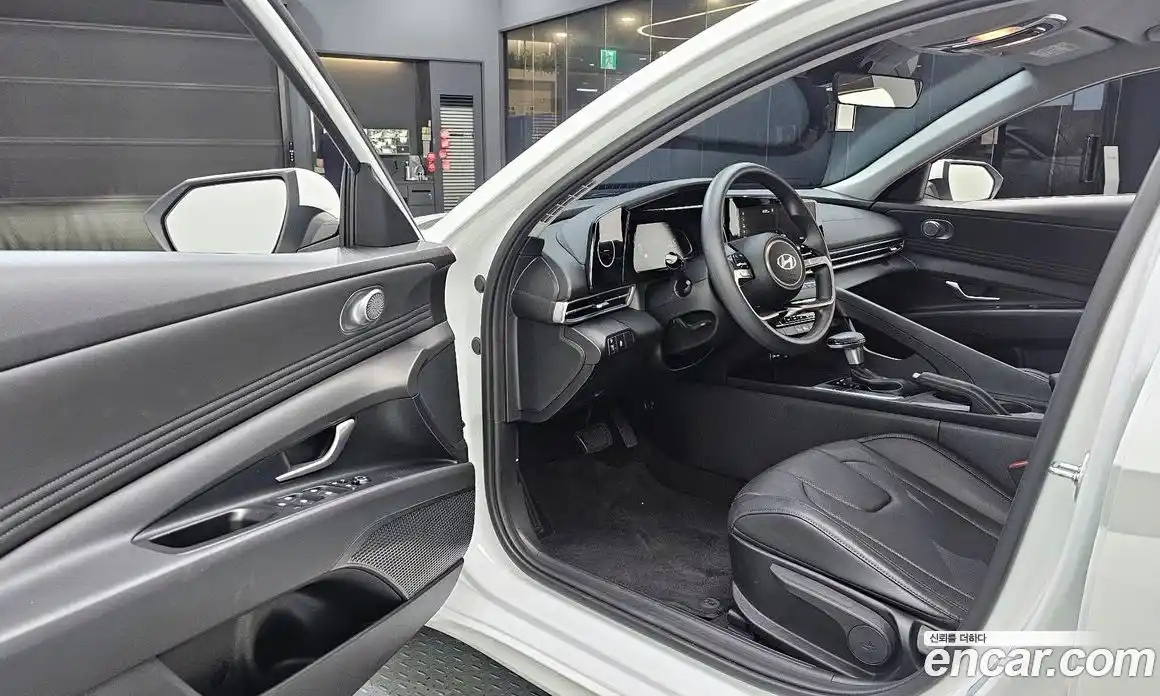 Hyundai Avante 2023 1.6 автомат (гидро), фото 10