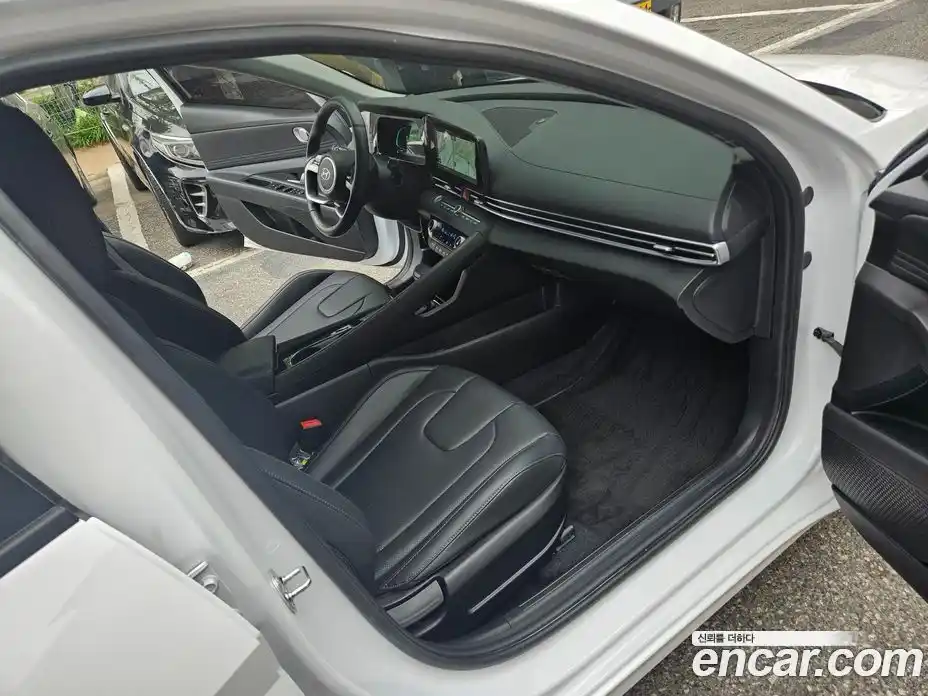 Hyundai Avante 2023 1.6 автомат (гидро), фото 9
