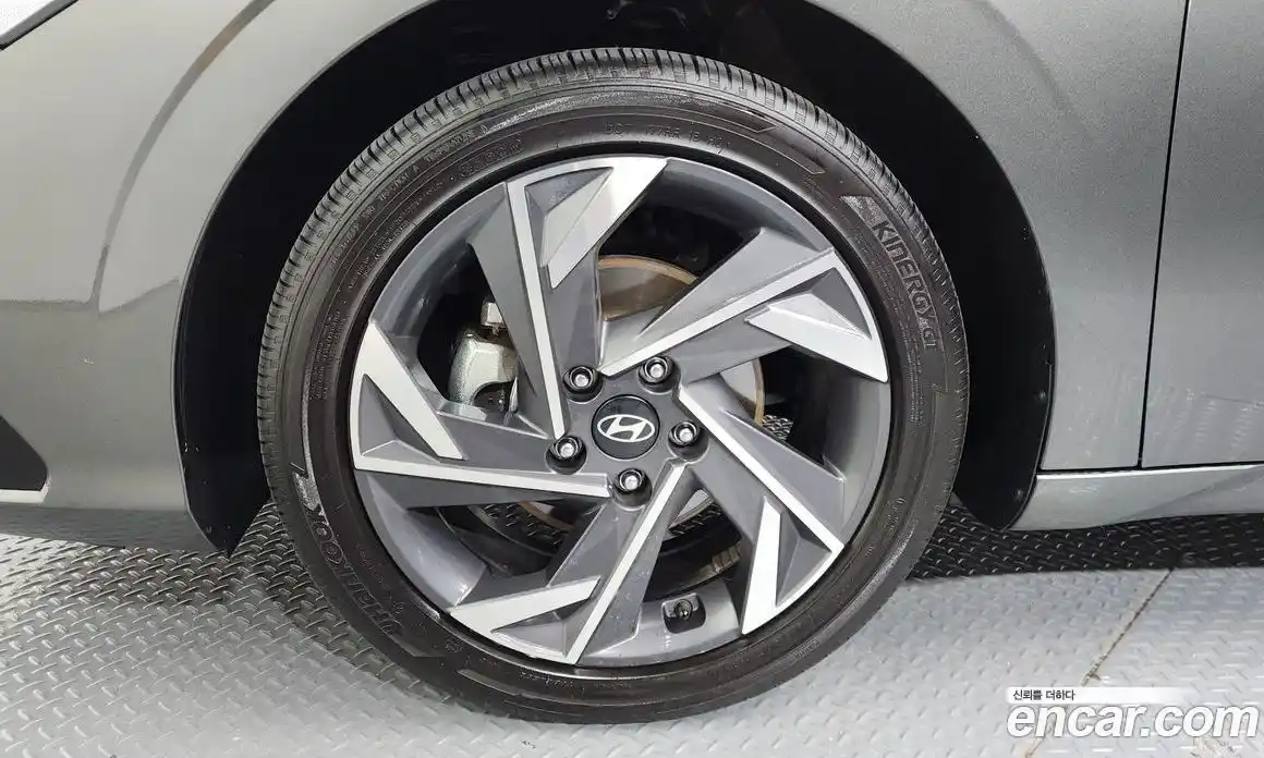 Hyundai Avante 2024 1.6 автомат (гидро), фото 5