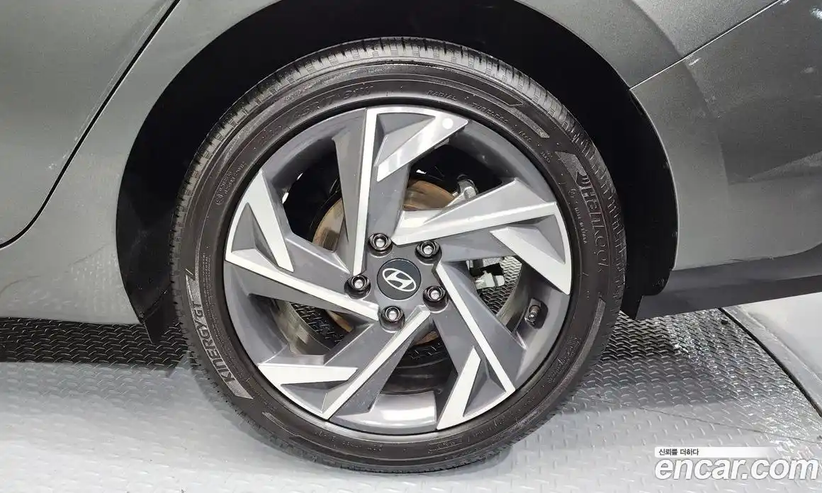 Hyundai Avante 2024 1.6 автомат (гидро), фото 7