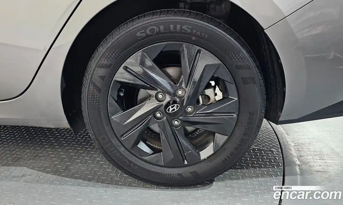 Hyundai Avante 2022 1.6 автомат (гидро), фото 7