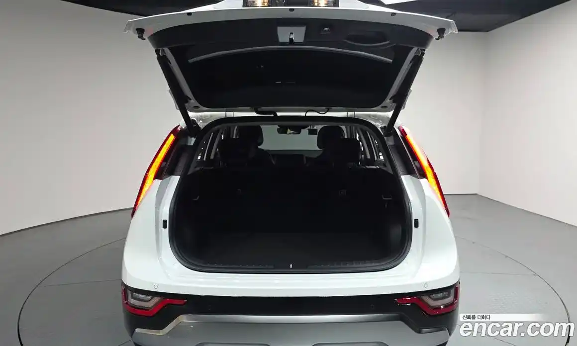 Kia Niro 2025 1.6 автомат (гидро), фото 25