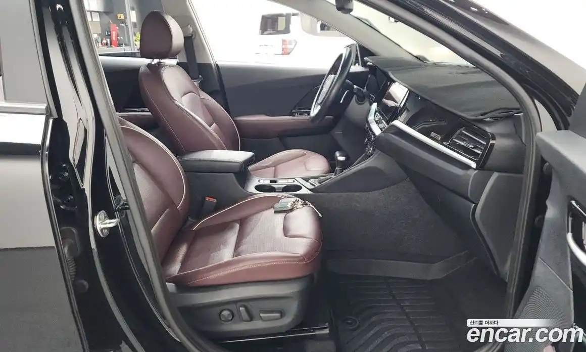 Kia Niro 2021 1.6 автомат (гидро), фото 15