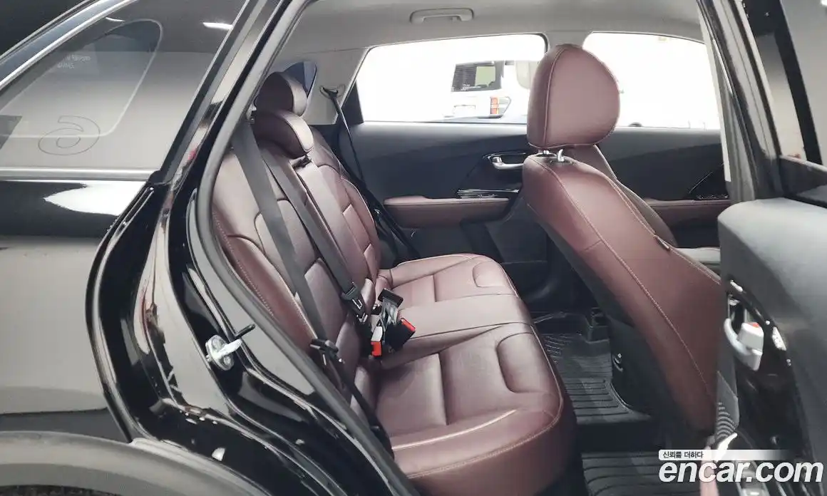 Kia Niro 2021 1.6 автомат (гидро), фото 16