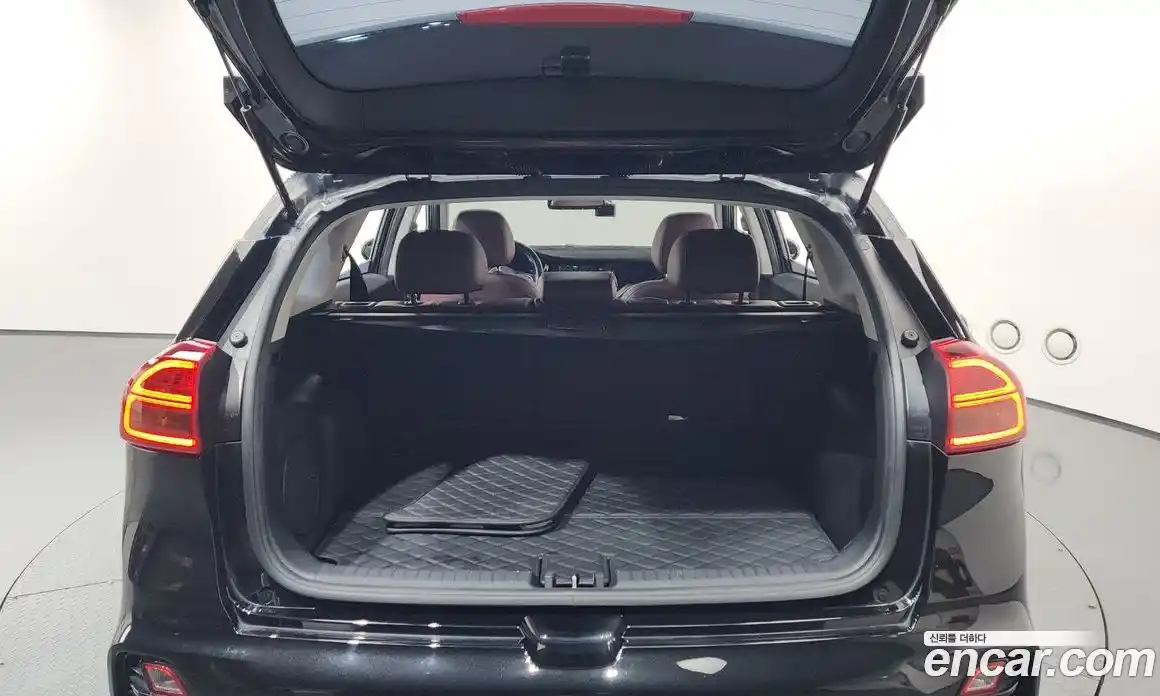 Kia Niro 2021 1.6 автомат (гидро), фото 24