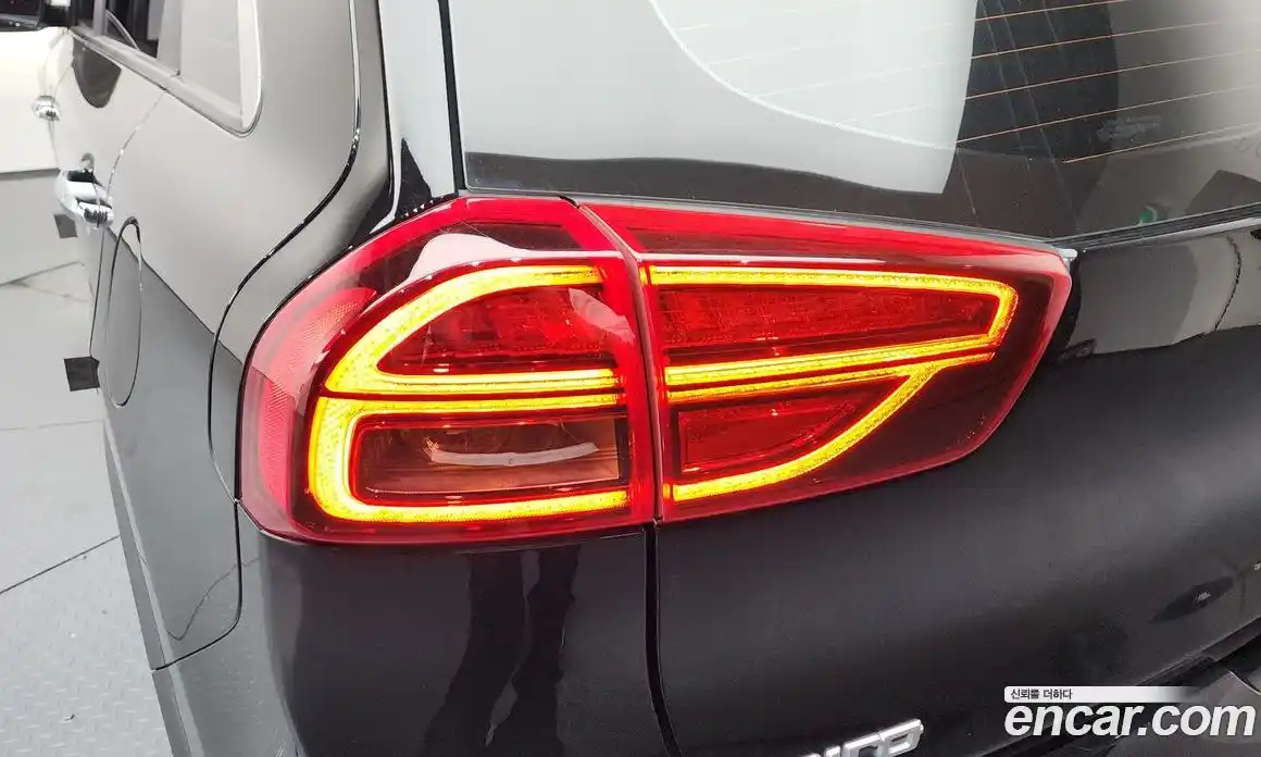 Kia Niro 2021 1.6 автомат (гидро), фото 8