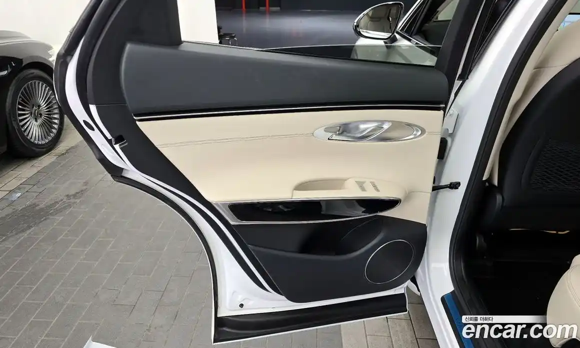 Genesis GV70 2024 2.5 автомат (гидро), фото 15
