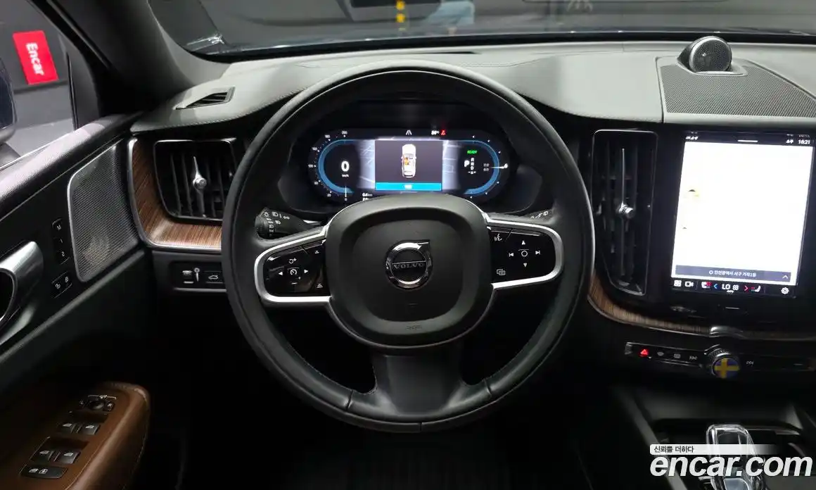 Volvo XC60 2022 2.0 автомат (гидро), фото 13