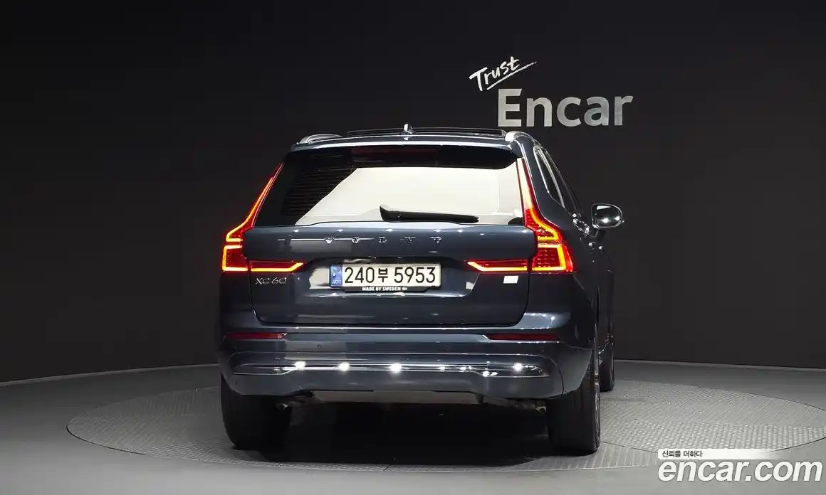 Volvo XC60 2022 2.0 автомат (гидро), фото 4