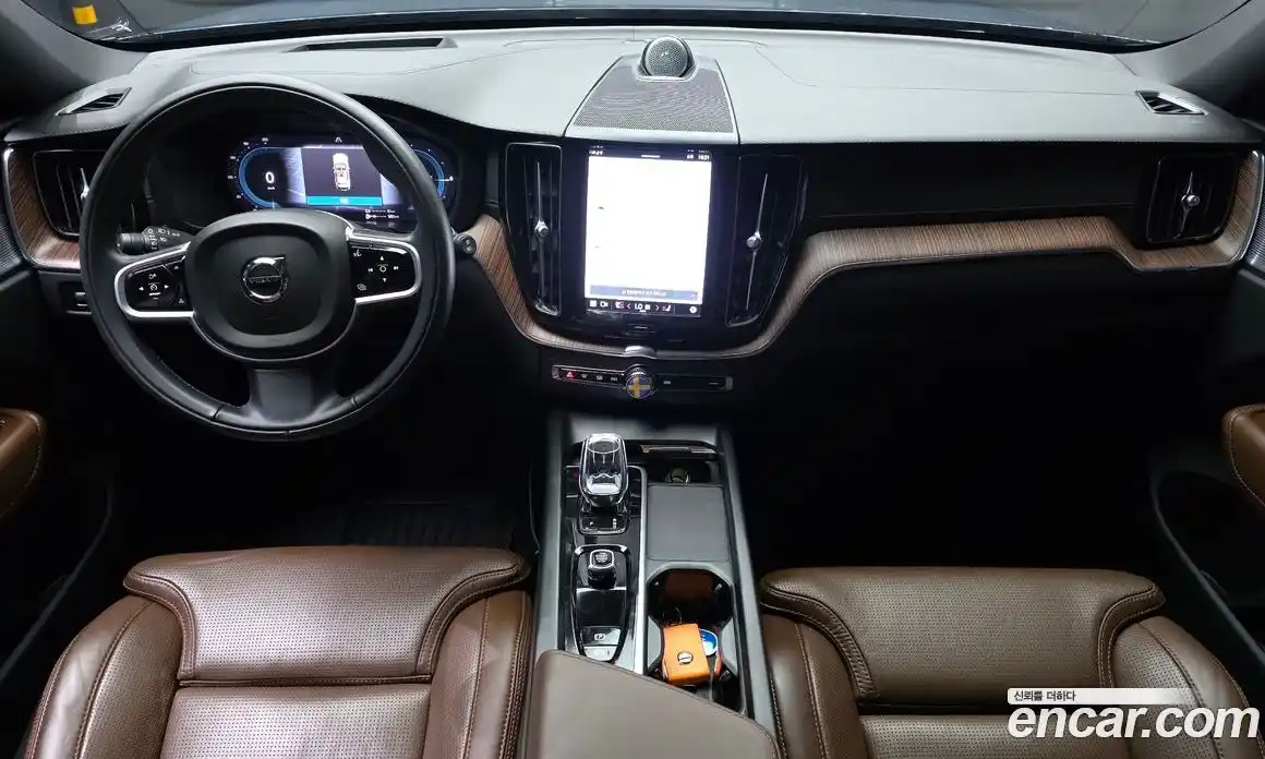 Volvo XC60 2022 2.0 автомат (гидро), фото 7