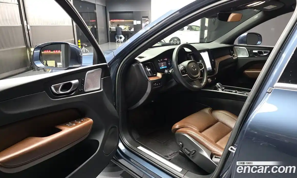 Volvo XC60 2022 2.0 автомат (гидро), фото 10