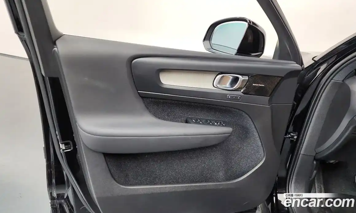Volvo XC40 2020 2.0 автомат (гидро), фото 13