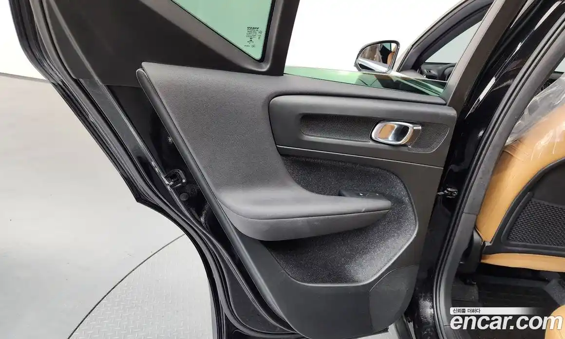 Volvo XC40 2020 2.0 автомат (гидро), фото 14