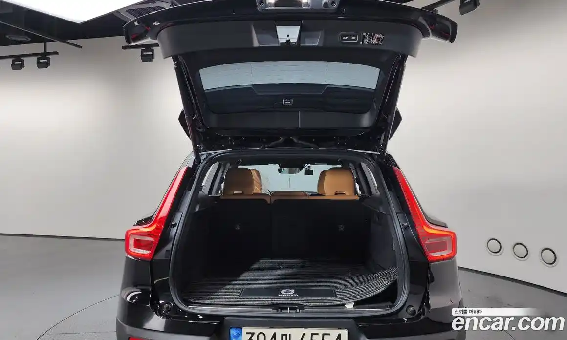 Volvo XC40 2020 2.0 автомат (гидро), фото 25