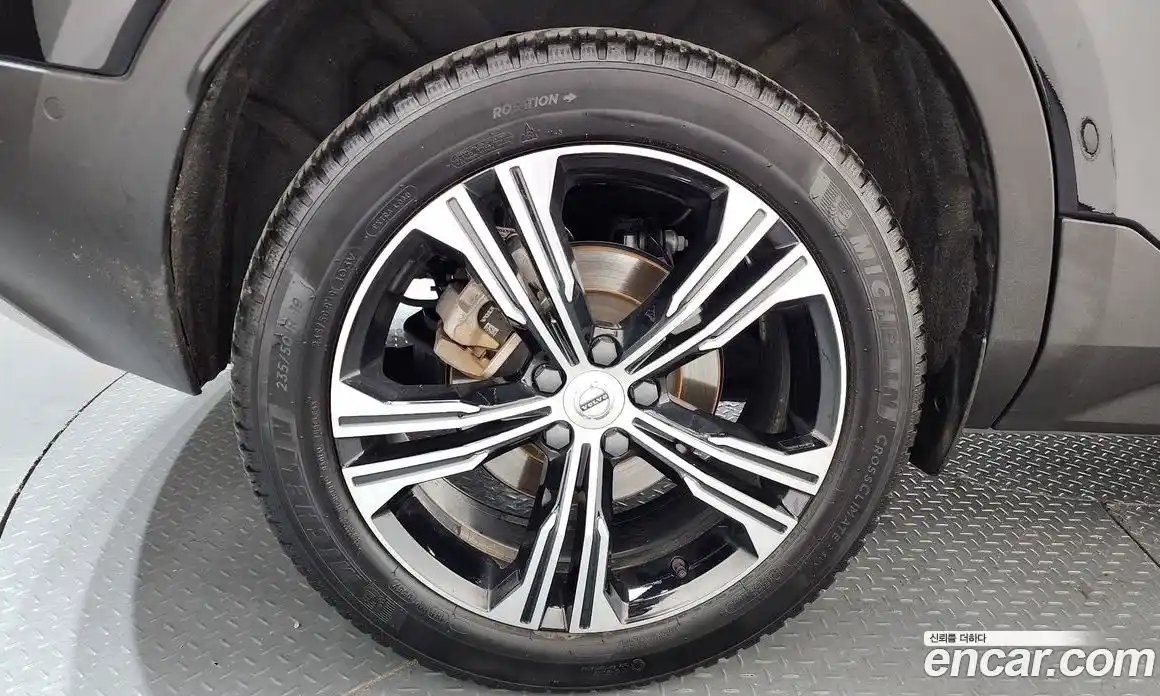 Volvo XC40 2020 2.0 автомат (гидро), фото 4