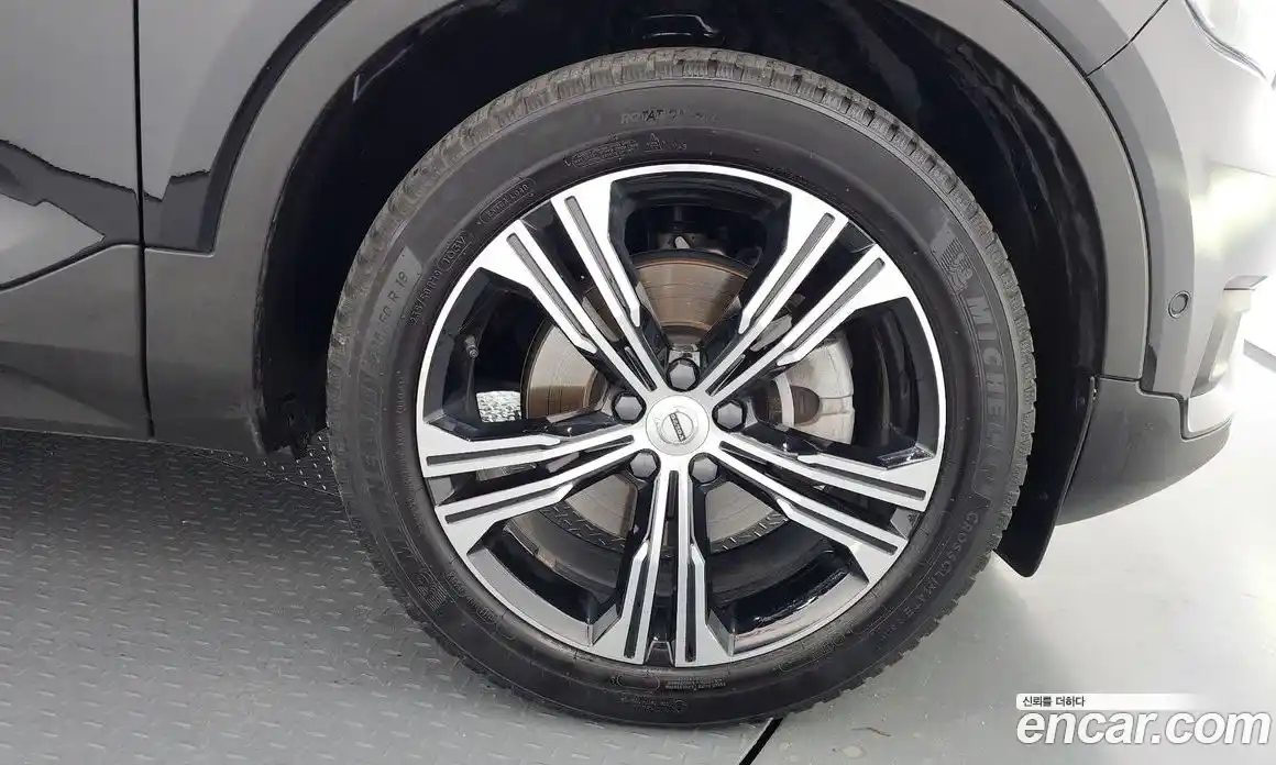 Volvo XC40 2020 2.0 автомат (гидро), фото 6